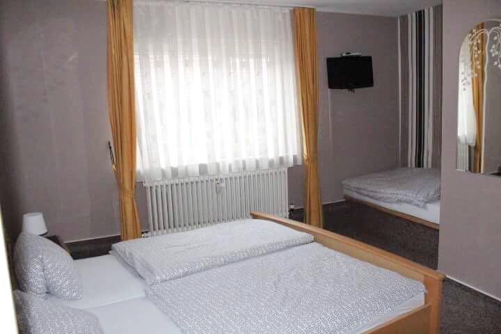 Hotel Zum Taunus Eppstein Екстер'єр фото