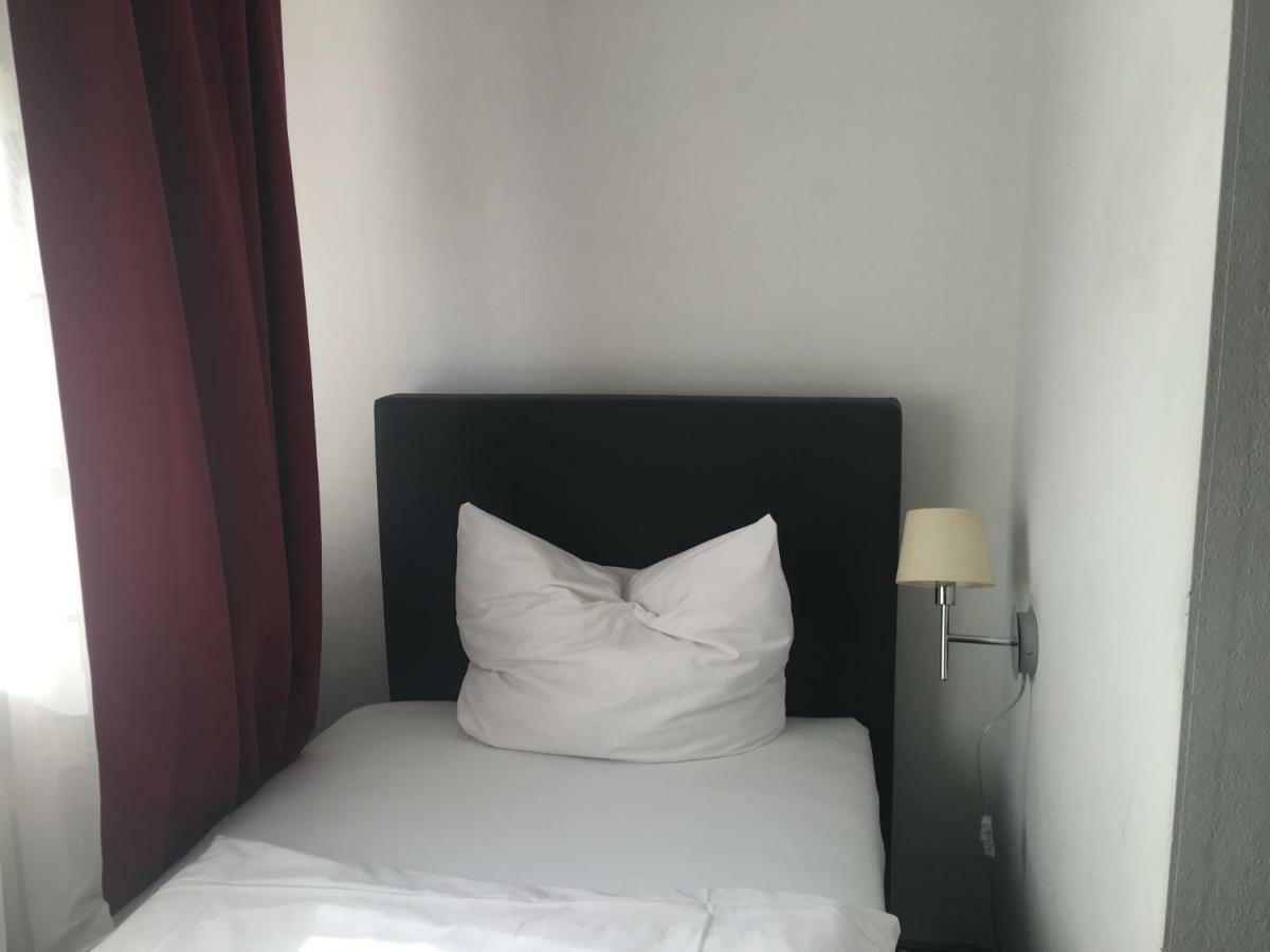 Hotel Zum Taunus Eppstein Екстер'єр фото